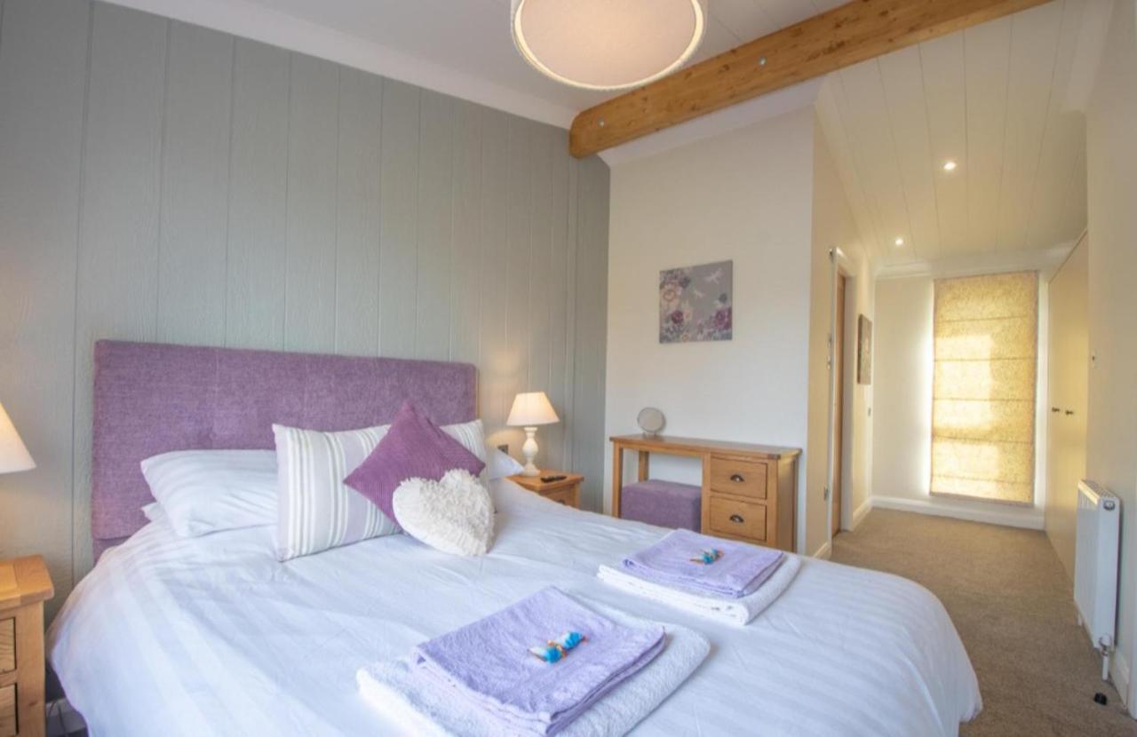 Luxury Family Beechwood Lodge With Hot Tub Lochwinnoch Kültér fotó