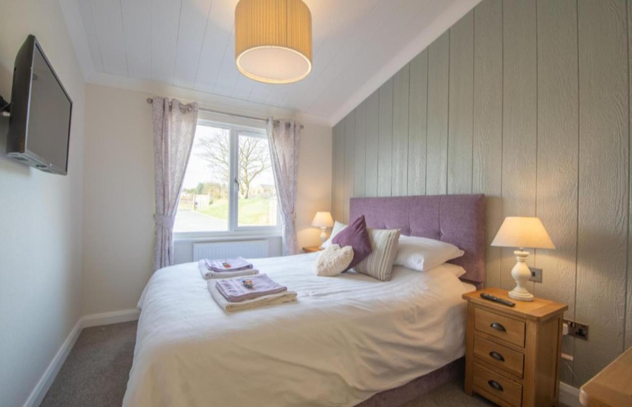 Luxury Family Beechwood Lodge With Hot Tub Lochwinnoch Kültér fotó