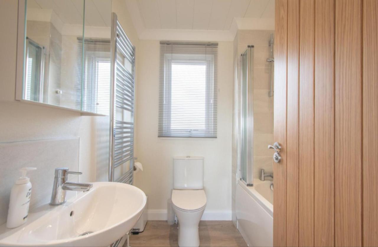 Luxury Family Beechwood Lodge With Hot Tub Lochwinnoch Kültér fotó